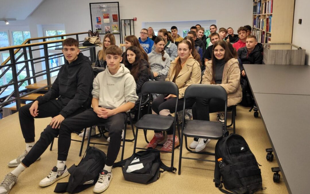 Posjet prvih razreda gradskoj knjižnici